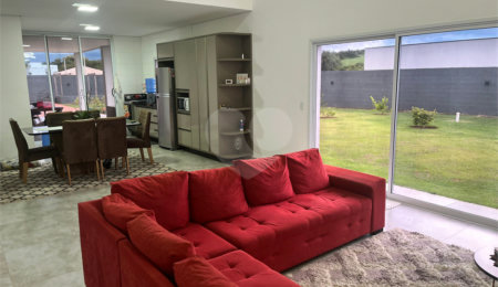 Casa à venda com 3 quartos, sendo 1 suíte,  no condomínio Village Ipanema 2, Araçoiaba da Serra - SP