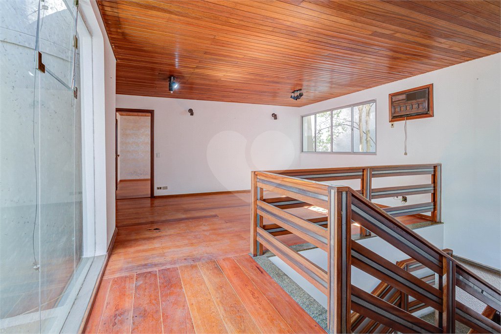 Casa à venda com 5 quartos, sendo 3 suítes, em Alto da Boa Vista, São Paulo, SP