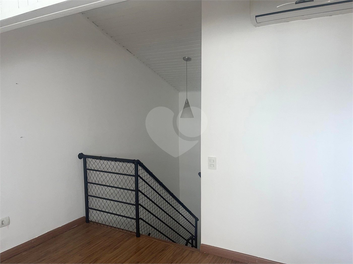 Casa à venda com 3 quartos, sendo 1 suíte,  no condomínio Vilagio Viccino, São Paulo - SP