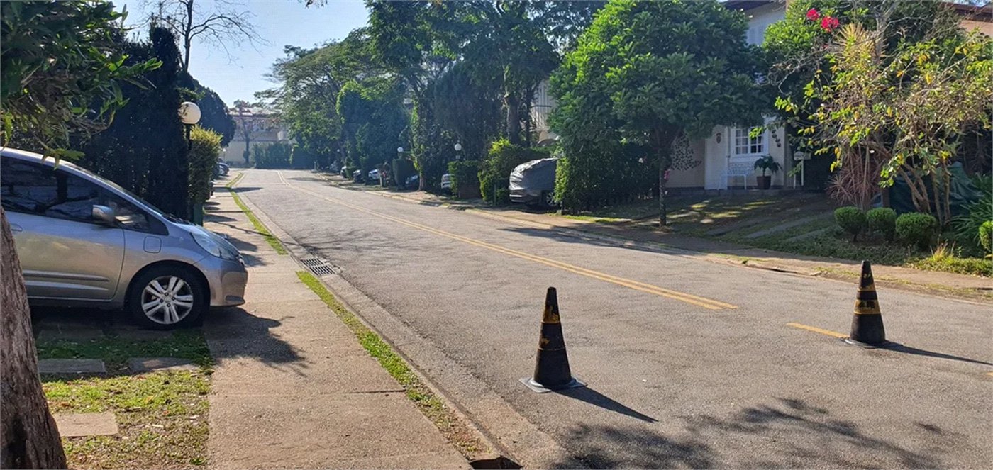 Casa à venda com 4 quartos, sendo 2 suítes, no condomínio Vila Panamericana, São Paulo - SP