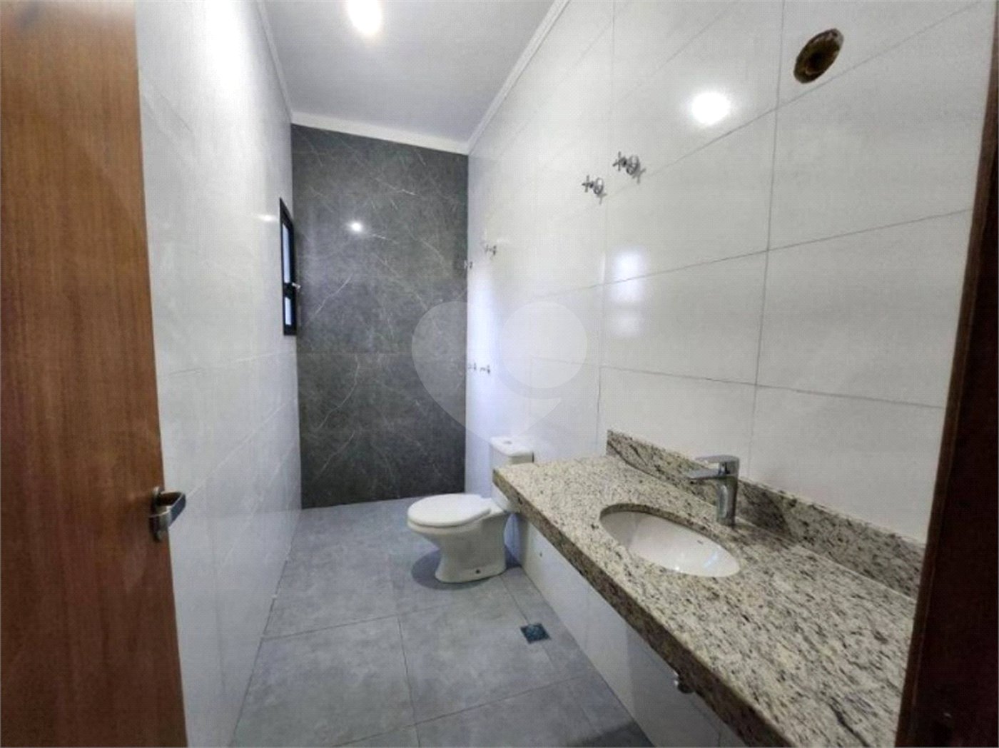 Casa à venda com 3 suítes no condomínio Residencial Jardim Primavera Louveira, Louveira - SP