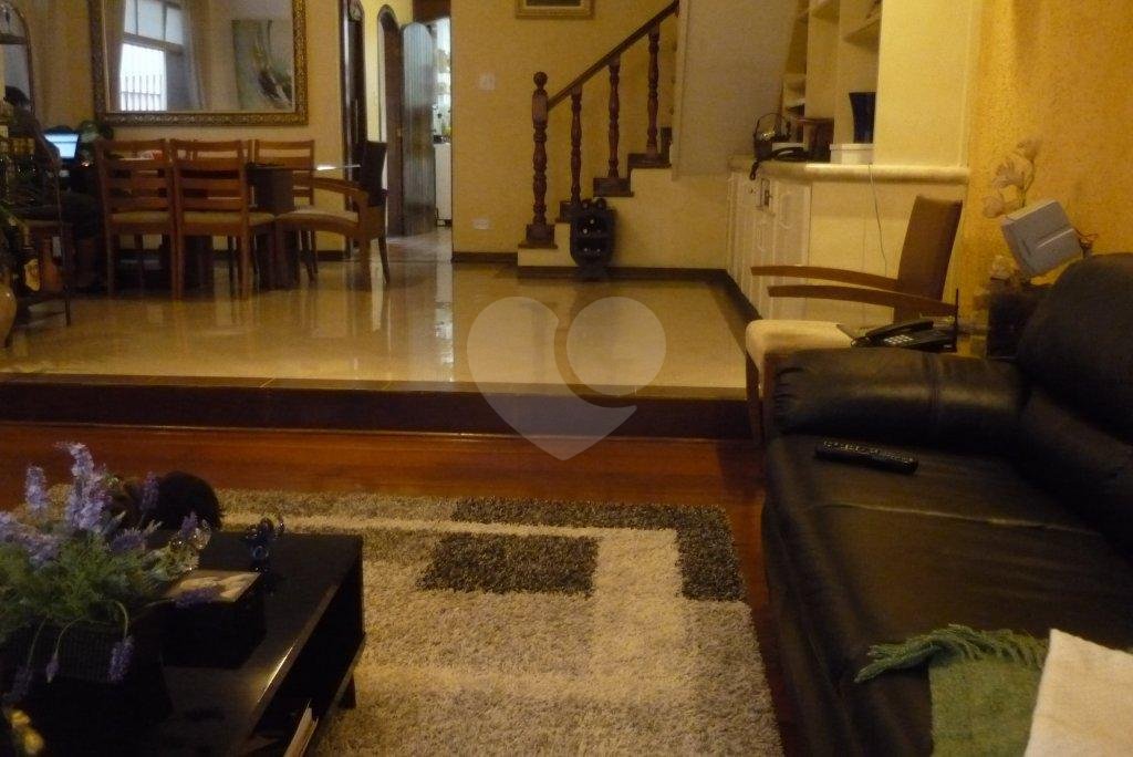Sobrado à venda com 4 quartos, sendo 2 suítes, em Vila Paulicéia, São Paulo, SP