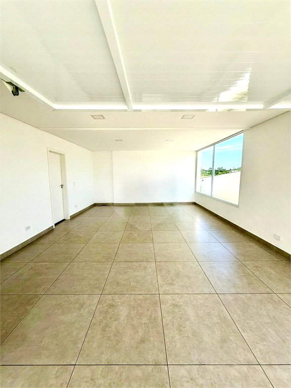 Casa à venda com 4 quartos, sendo 3 suítes, no condomínio Village Araçoiaba, Araçoiaba da Serra - SP