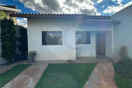 Casa à venda com 3 quartos, sendo 1 suíte,  em Jardim Estoril, Ponta Porã, MS