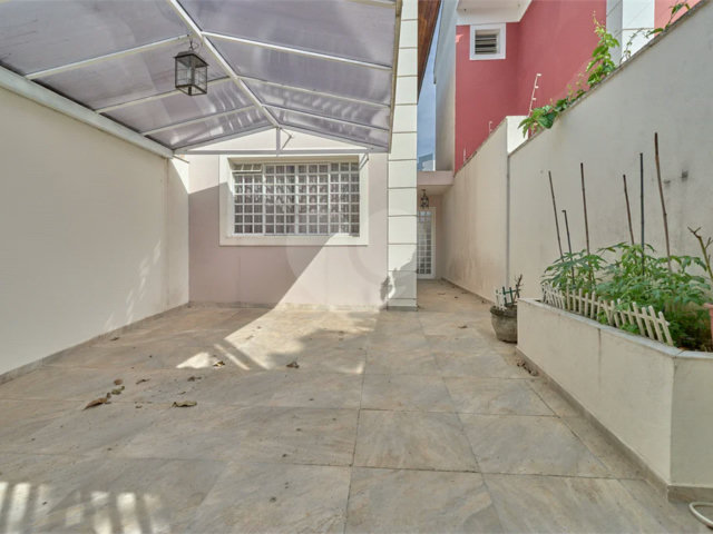 Sobrado à venda com 3 quartos, sendo 1 suíte,  em Jardim Prudência, São Paulo, SP
