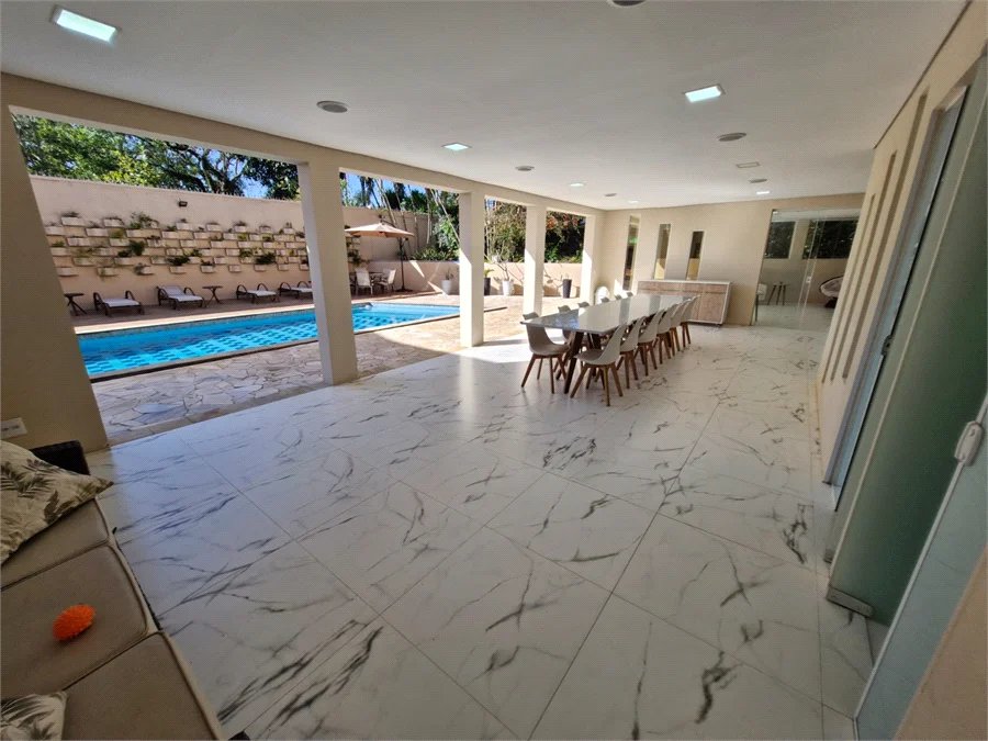 Casa à venda com 4 suítes no condomínio Villa Viana II, Cotia - SP