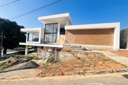 Casa à venda com 3 suítes no condomínio Residencial Green Ville, Rio de Janeiro - RJ