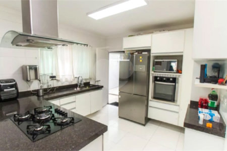 Sobrado à venda com 3 quartos, sendo 1 suíte, em Vila Nivi, São Paulo, SP