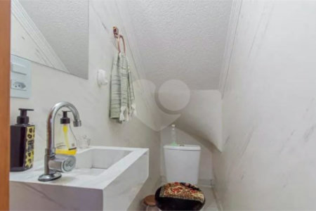 Casa à venda com 2 suítes no condomínio Residencial Flor de Lis, São Paulo - SP