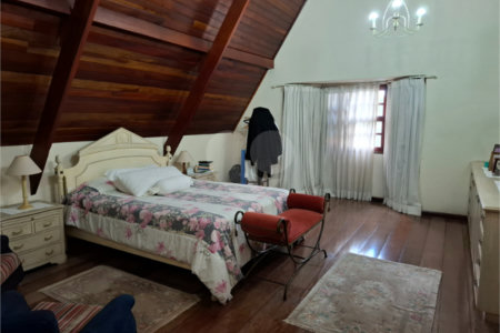Sobrado à venda com 4 quartos, sendo 2 suítes,  em Jardim Leonor, São Paulo, SP