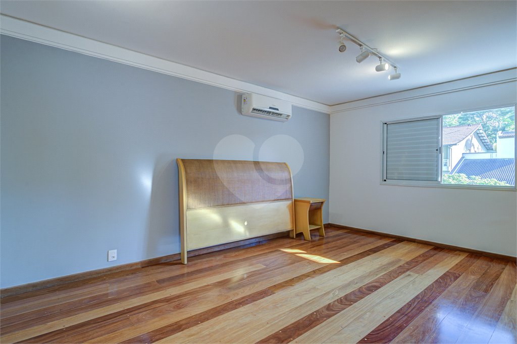 Casa à venda com 4 suítes no condomínio Ville de Marseille, São Paulo - SP