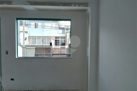 Sobrado à venda com 2 suítes em Vila Nivi, São Paulo, SP