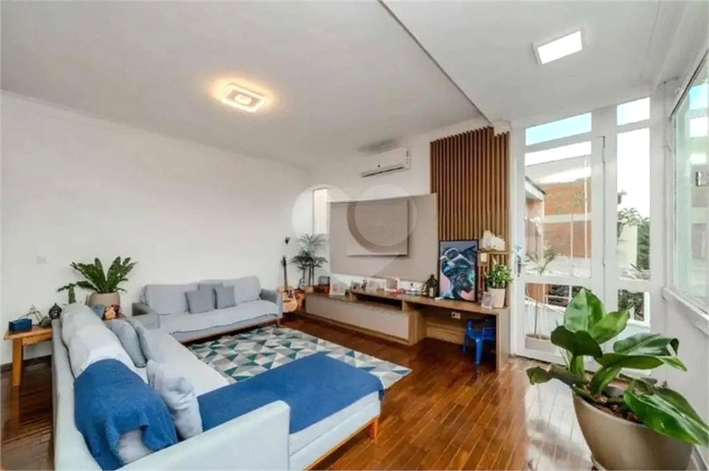 Sobrado à venda com 3 suítes em Vila Inah, São Paulo, SP