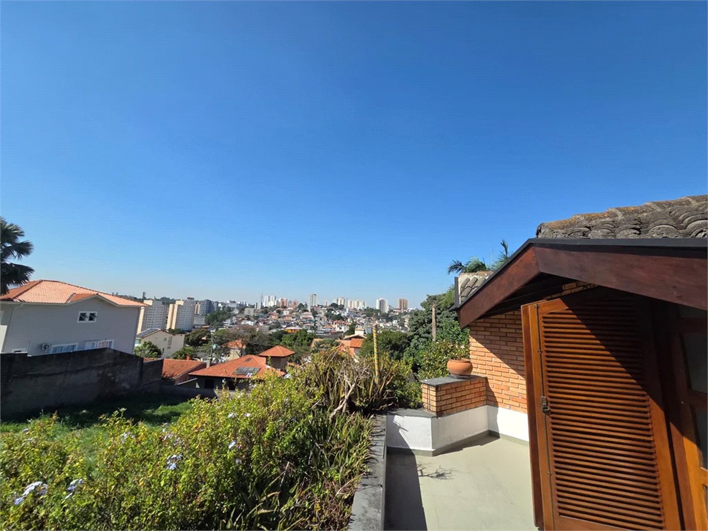 Casa à venda com 4 quartos, sendo 2 suítes,  em Cidade São Francisco, São Paulo, SP