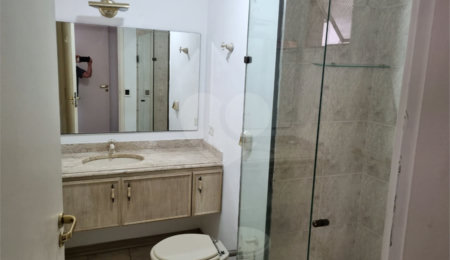 Apartamento à venda ou para alugar com 3 quartos, sendo 1 suíte,  em Moema, São Paulo, SP