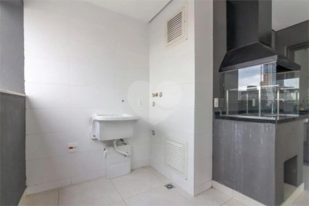 Apartamento à venda com 3 quartos, sendo 1 suíte, em Pinheiros, São Paulo, SP