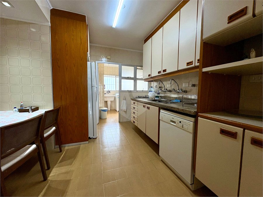 Apartamento à venda com 4 quartos, sendo 1 suíte, em Moema, São Paulo, SP