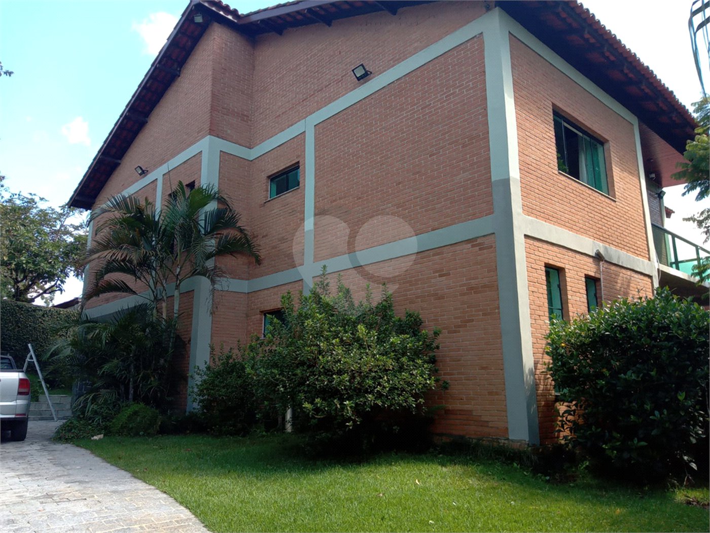 Sobrado à venda ou para alugar com 4 quartos, sendo 2 suítes, em Serra da Cantareira, Mairiporã, SP