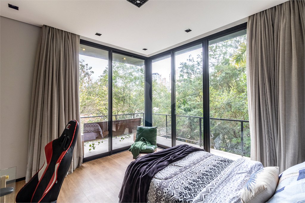 Casa à venda com 4 suítes no condomínio Granja do Morumbi, São Paulo - SP