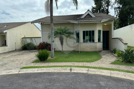 Casa à venda com 3 quartos, sendo 1 suíte, no condomínio Bella Vita, Atibaia - SP