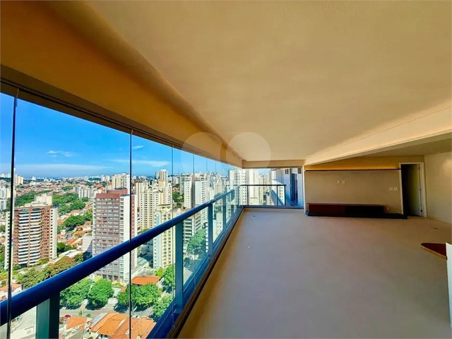 Apartamento à venda com 4 quartos, sendo 3 suítes, em Água Branca, São Paulo, SP