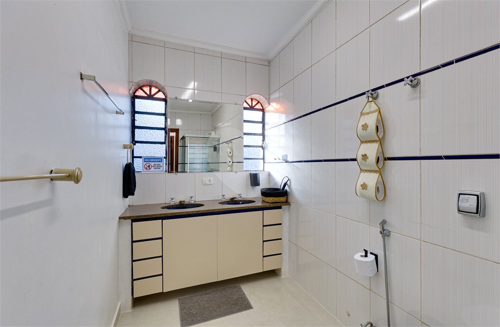 Casa Térrea à venda com 5 quartos, sendo 2 suítes, em Alto da Boa Vista, São Paulo, SP
