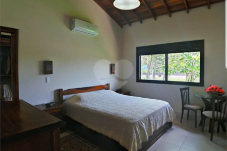 Casa à venda com 3 quartos, sendo 1 suíte, no condomínio Estância Marambaia, Vinhedo - SP