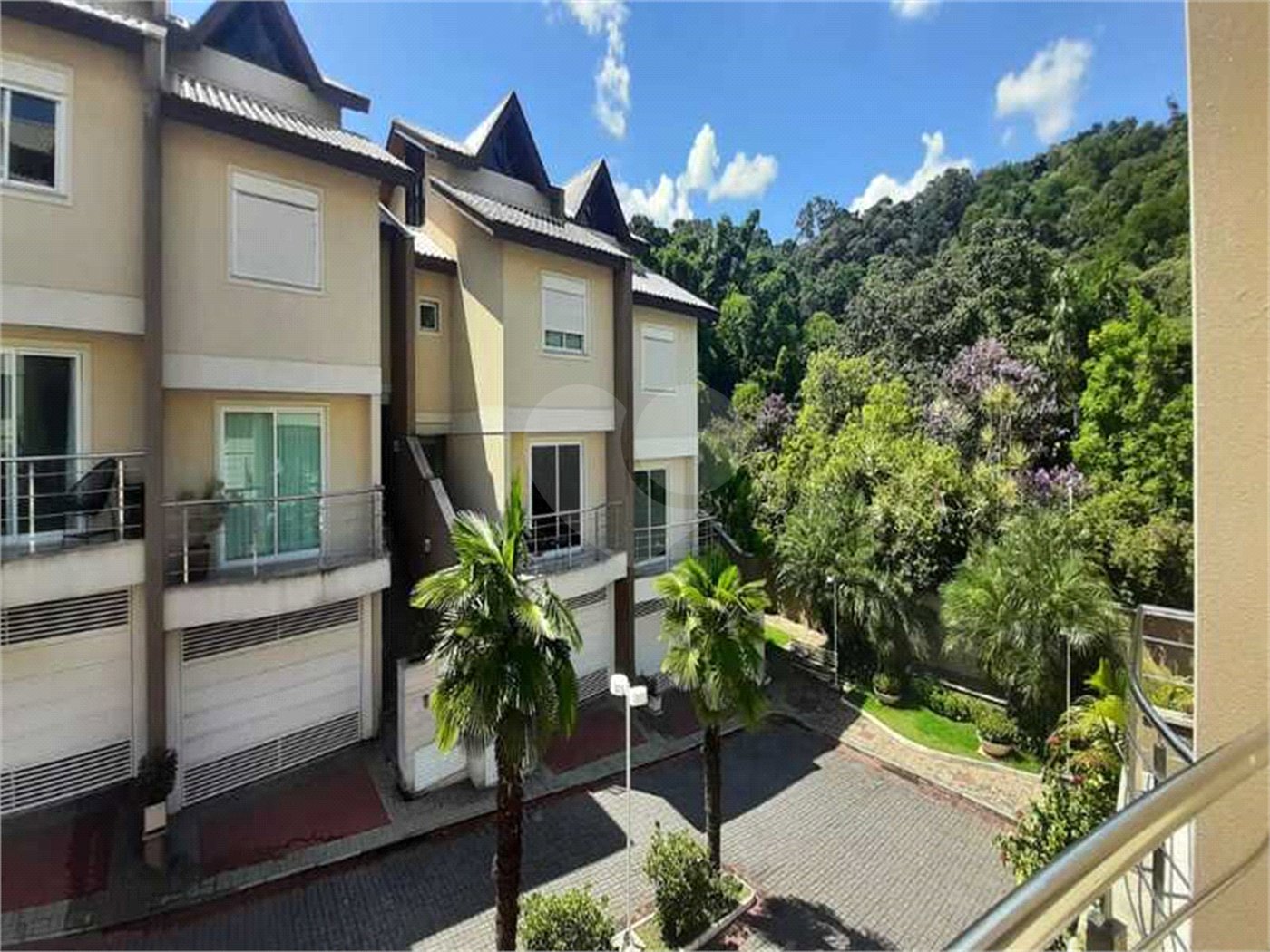Casa à venda com 4 quartos, sendo 2 suítes, no condomínio Florada da Serra, São Paulo - SP