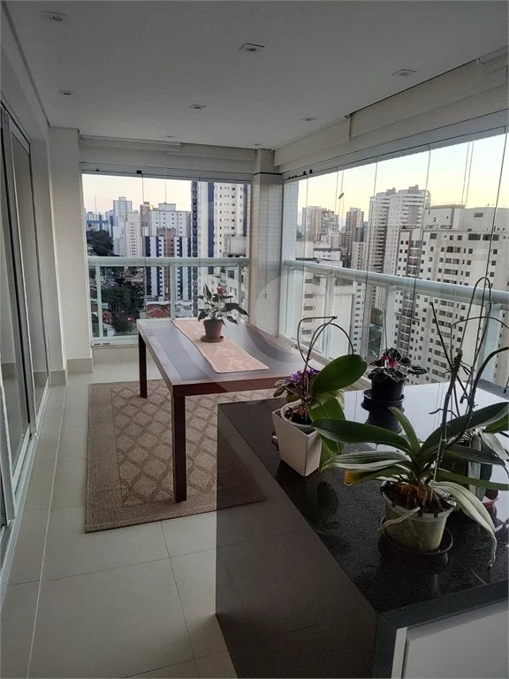 Apartamento à venda com 3 suítes em Vila Pompéia, São Paulo, SP