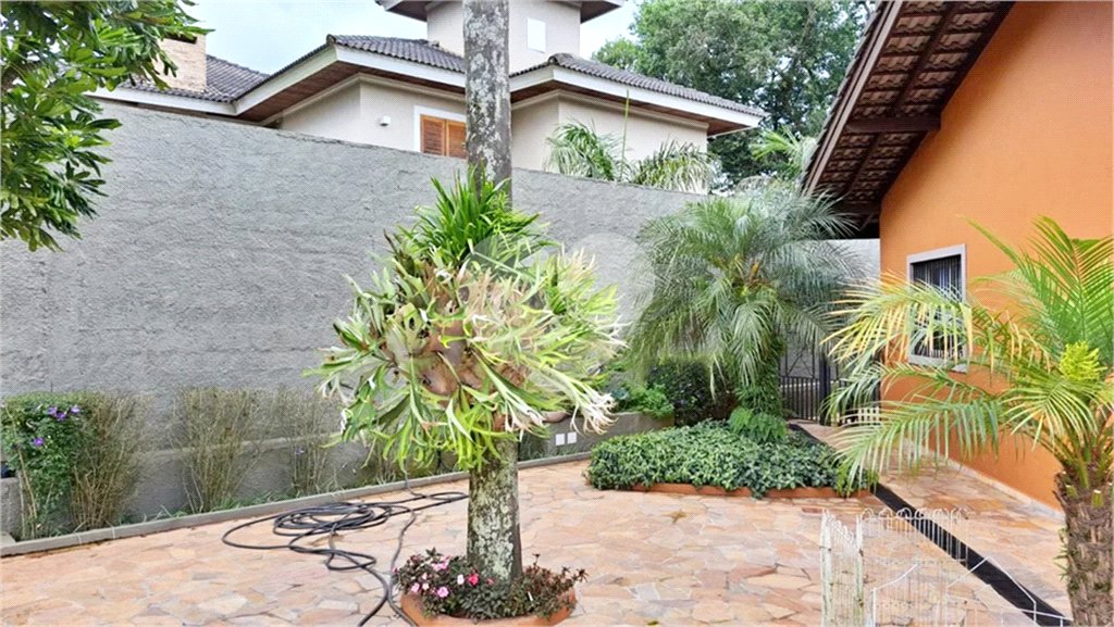 Casa à venda com 8 quartos, sendo 4 suítes, em Roseira, Mairiporã, SP
