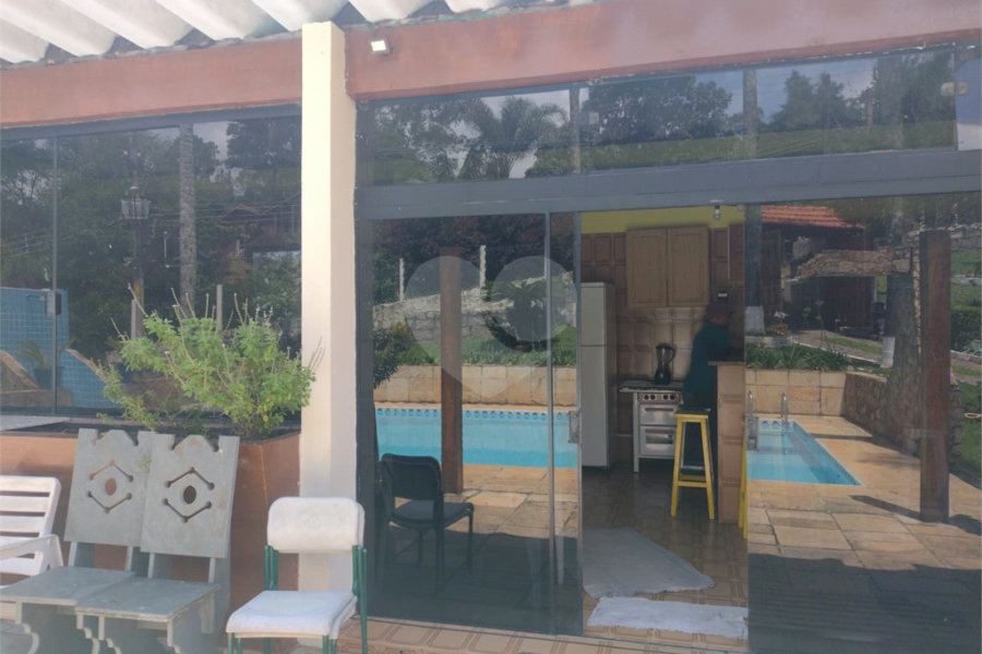 Casa à venda com 4 quartos, sendo 2 suítes,  no condomínio Cinco Lagos, Mairiporã - SP