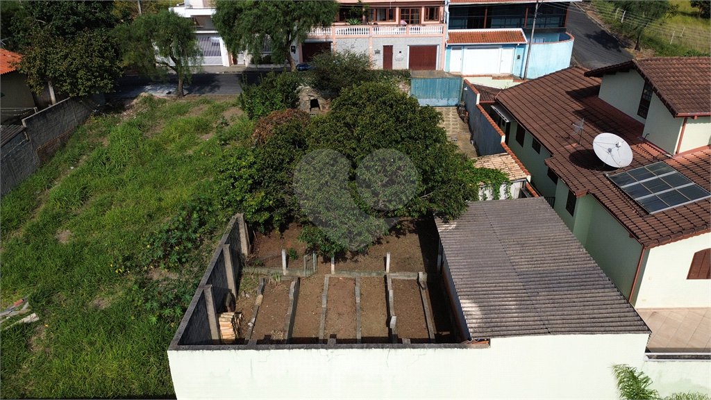 Casa à venda com 3 quartos, sendo 1 suíte, no Centro, Extrema, MG