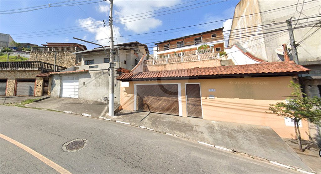 Sobrado à venda com 3 quartos, sendo 1 suíte, em Bocaina, Ribeirão Pires, SP