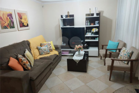 Casa à venda com 2 quartos, sendo 1 suíte, em Vila Maria de Maggi, Suzano, SP