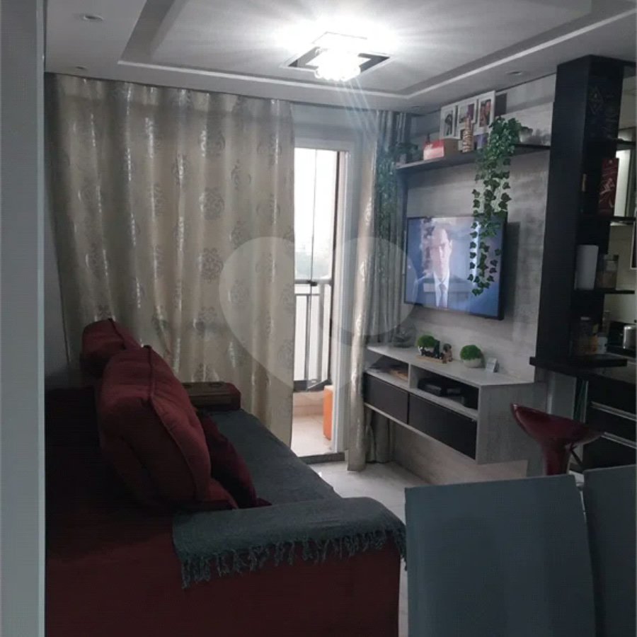 Apartamento de 2 quartos (1 suíte) à venda em Itaquera