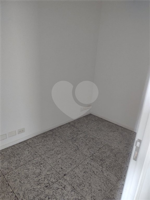 Sala Comercial na Prestigiada Alameda Lucas Nogueira Garcez