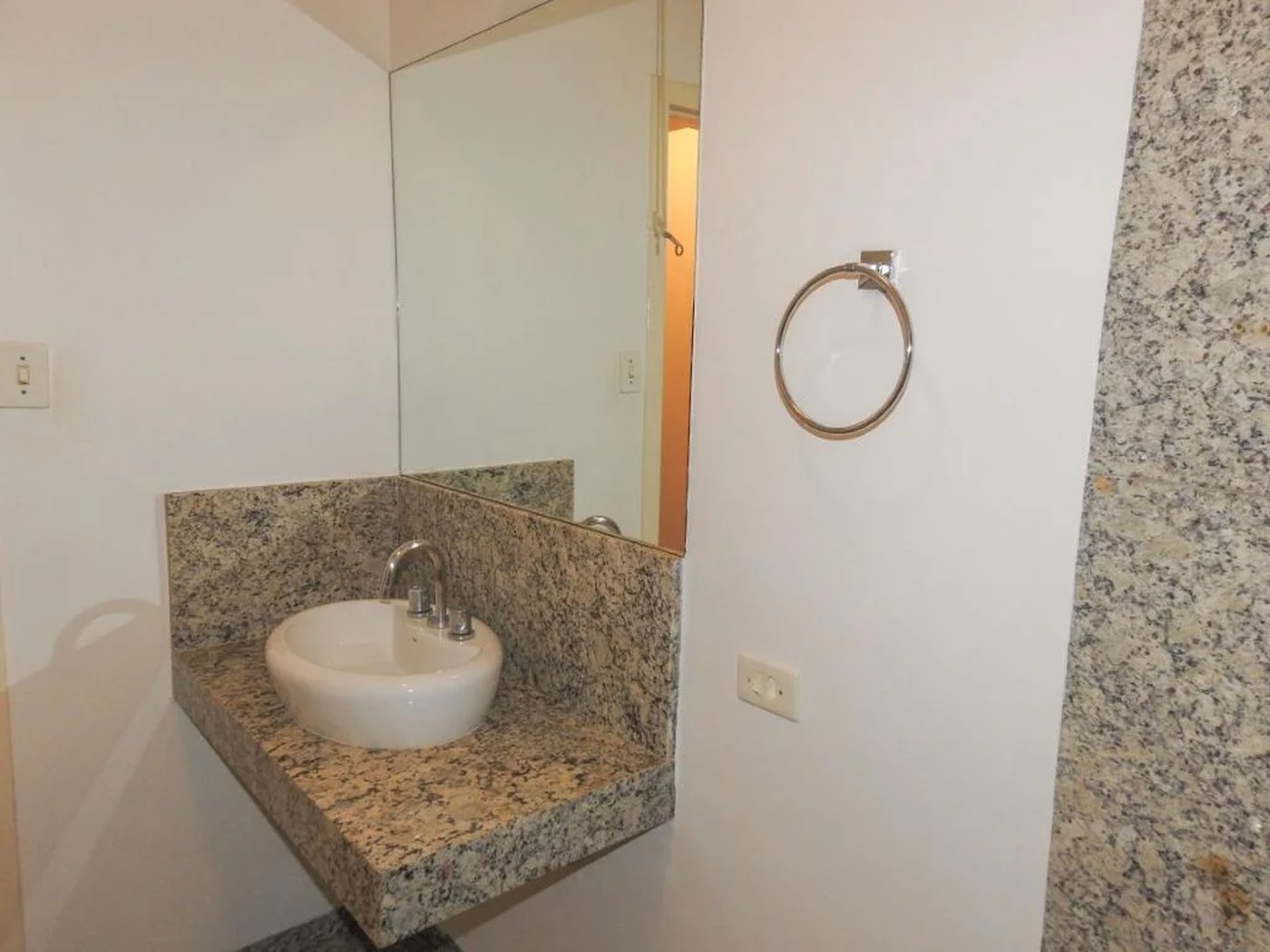 Casa Térrea à venda com 4 quartos, sendo 2 suítes,  em Jardim das Bandeiras, São Paulo, SP