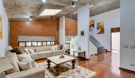 Sobrado à venda com 4 quartos, sendo 1 suíte,  em Alto da Boa Vista, São Paulo, SP