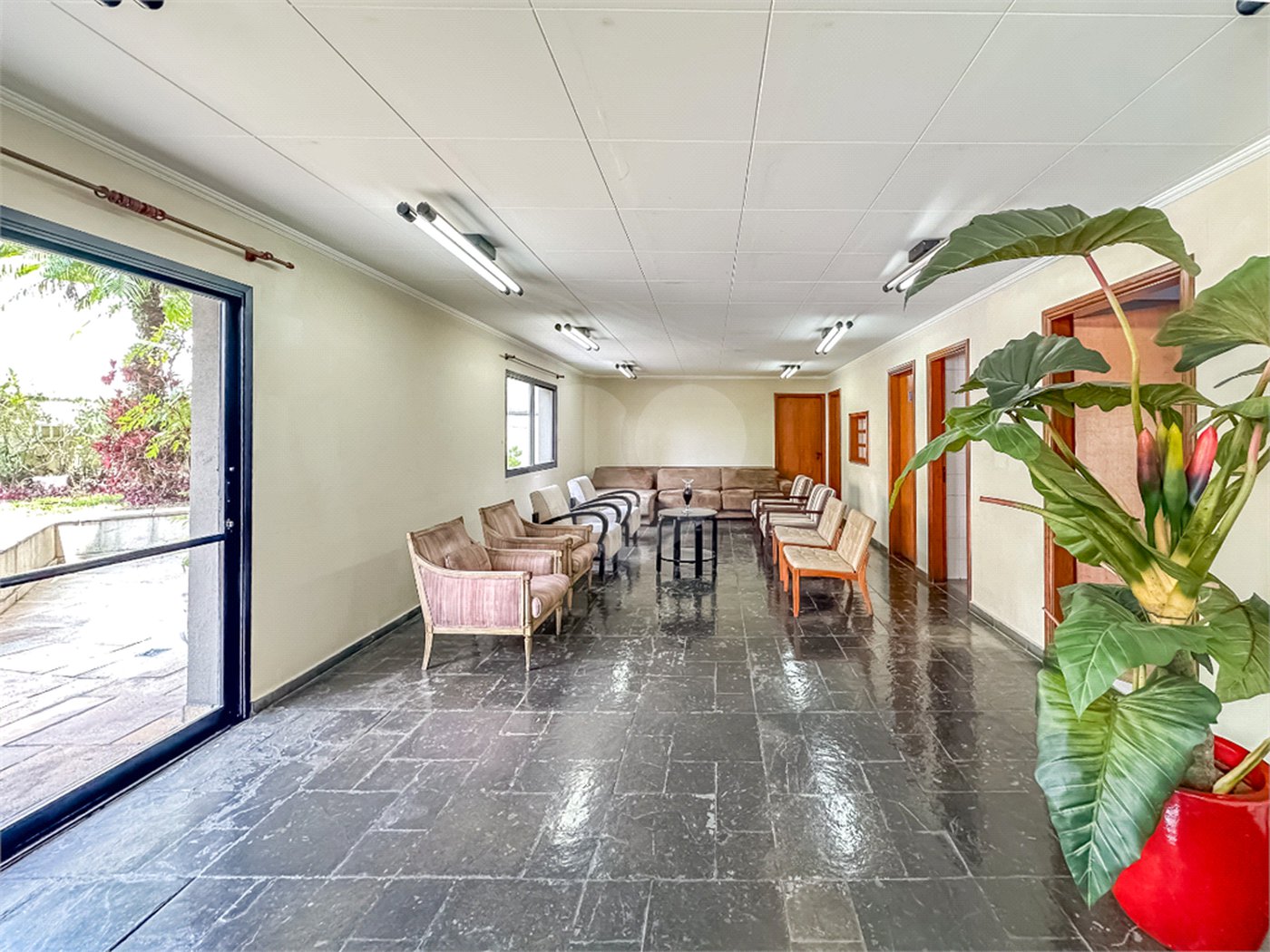 Apartamento à venda com 3 quartos, sendo 1 suíte,  em Vila Clementino, São Paulo, SP