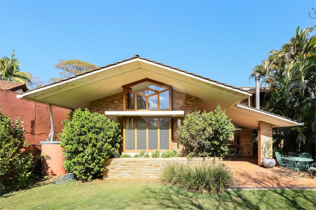 Casa à venda com 4 quartos, sendo 2 suítes, em Jardim Cordeiro, São Paulo, SP