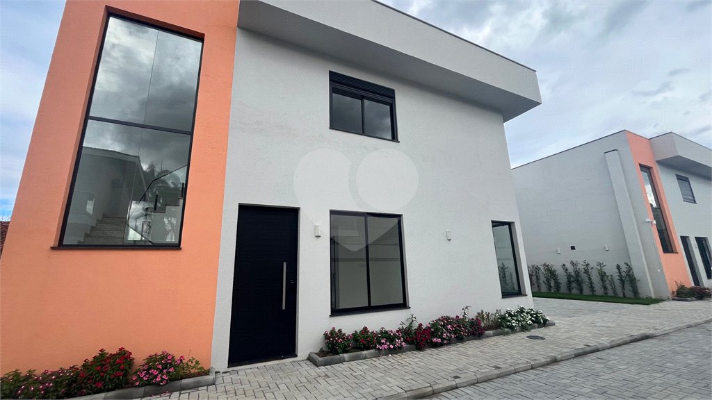 Casa à venda com 3 suítes no condomínio Village Itaguaçu, Atibaia - SP