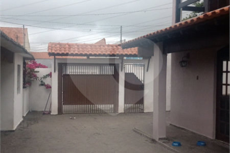 Casa à venda com 3 quartos, sendo 1 suíte,  em Jardim Jussara, Mogi das Cruzes, SP