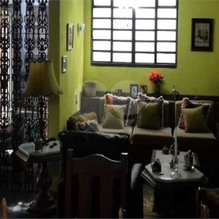 Sobrado à venda com 8 quartos, sendo 3 suítes, em Liberdade, São Paulo, SP