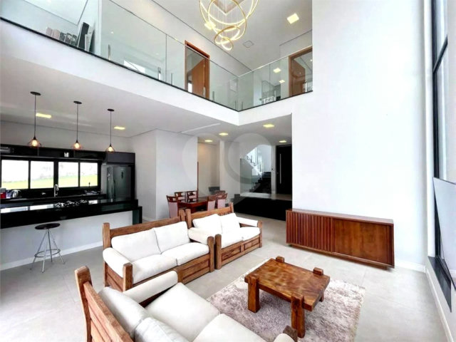 Casa à venda com 3 suítes no condomínio Ninho Verde II, Pardinho - SP