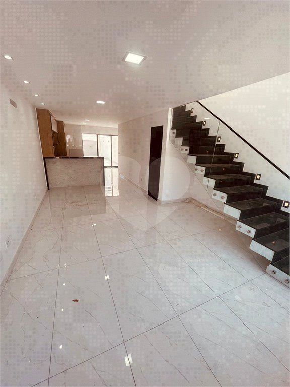 Casa à venda com 3 quartos, sendo 2 suítes, no condomínio Grand Park, Rio de Janeiro - RJ