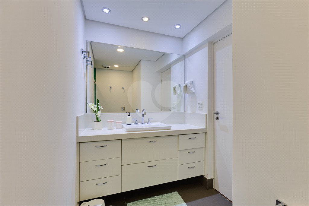 Apartamento à venda com 3 quartos, sendo 2 suítes,  em Alto da Boa Vista, São Paulo, SP