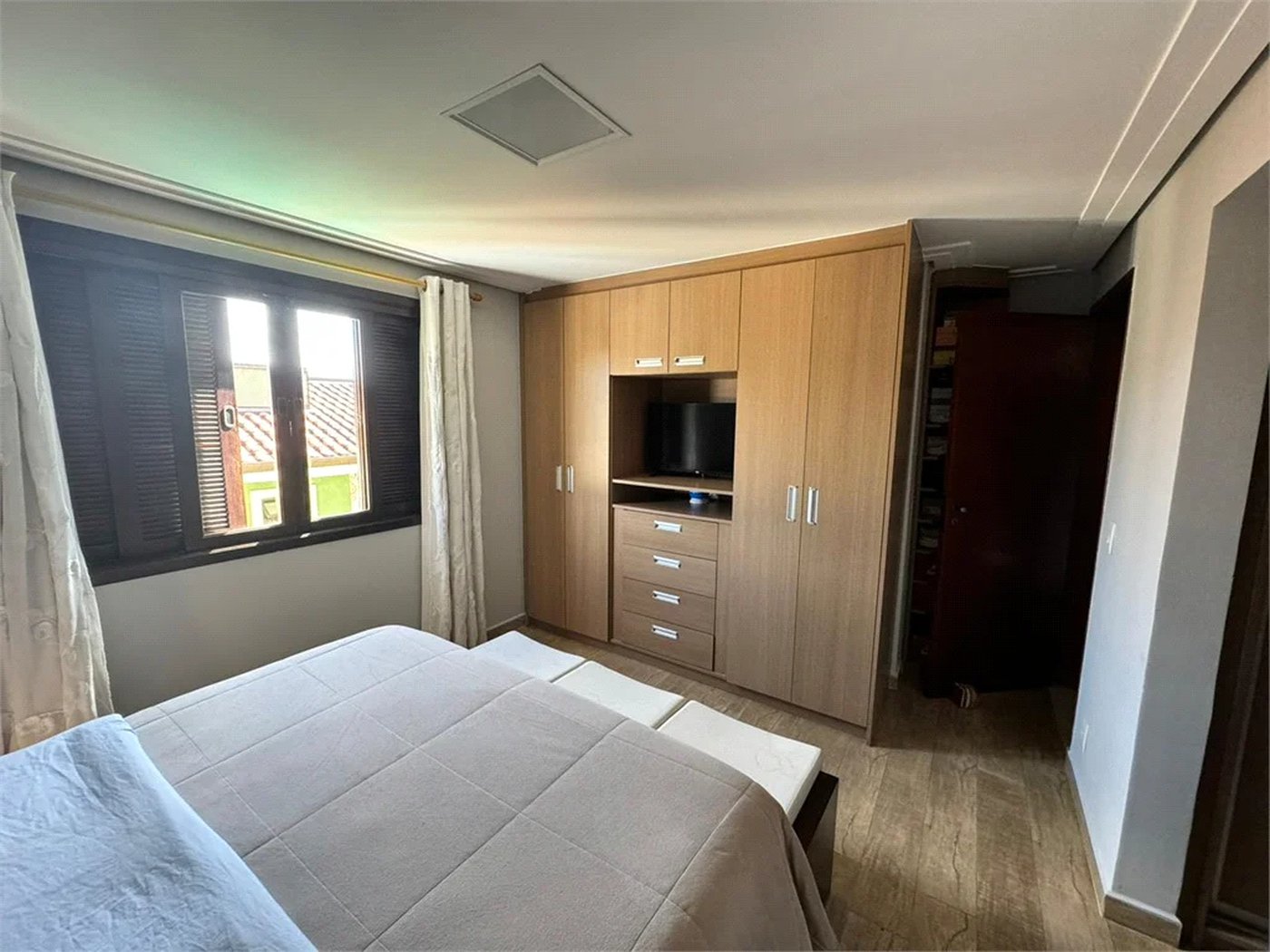 Casa à venda com 3 quartos, sendo 1 suíte, no condomínio Residencial Jardim das Flores 1510, Cotia - SP