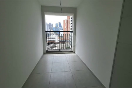 Apartamento à venda com 3 suítes em Vila Pirajussara, São Paulo, SP
