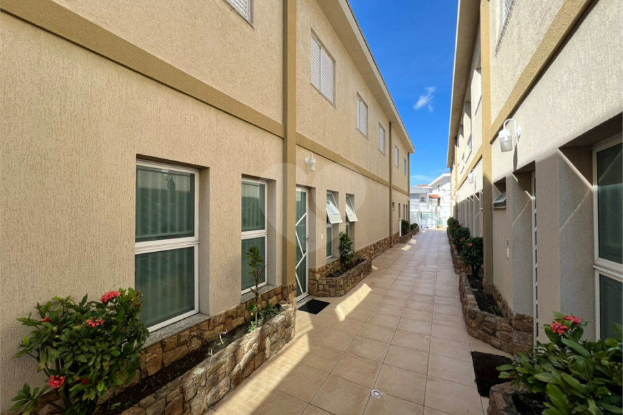 Casa à venda com 3 quartos, sendo 2 suítes,  no condomínio Mirante do Vale, São Paulo - SP