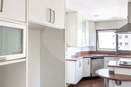 Duplex à venda com 6 quartos, sendo 4 suítes,  em Vila Andrade, São Paulo, SP